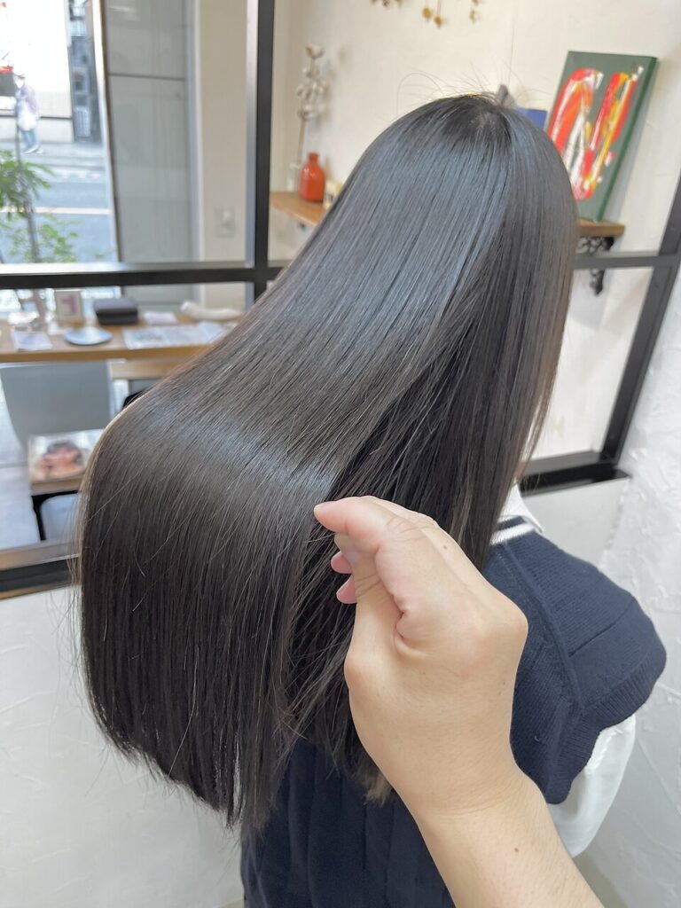 黒髪ツヤサラロングヘア
